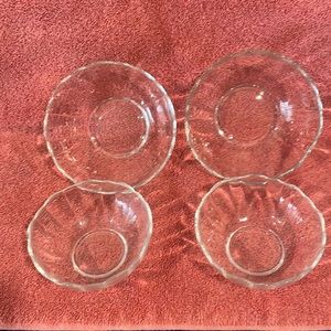 Set of 4 glass bowls
